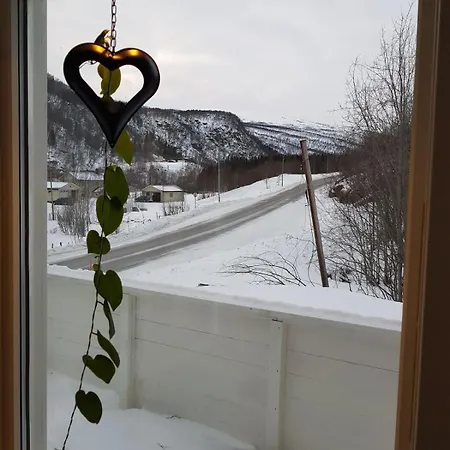 فيلة Modern House In Front Of Midnight Sun Lavangen