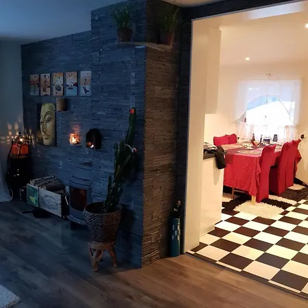 Modern House In Front Of Midnight Sun فيلة *