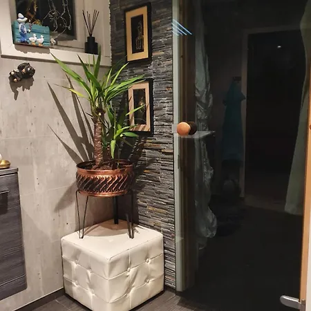 Modern House In Front Of Midnight Sun فيلة Lavangen