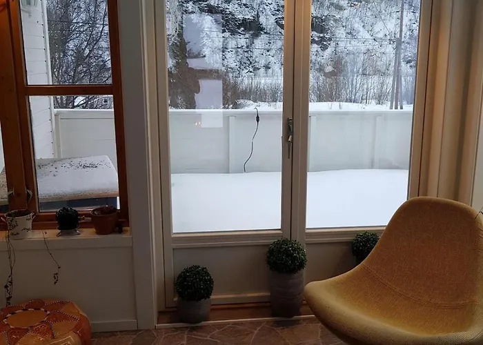 Modern House In Front Of Midnight Sun Vila Lavangen