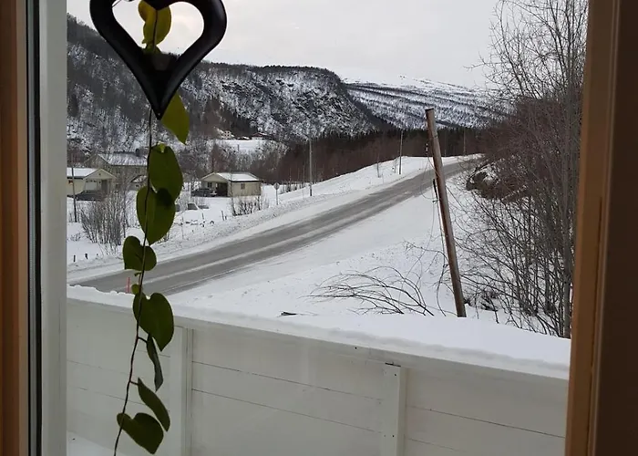 빌라 Modern House In Front Of Midnight Sun Lavangen