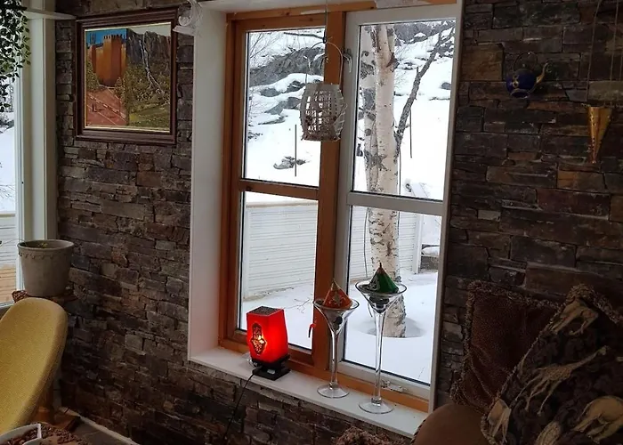 Modern House In Front Of Midnight Sun Vila Lavangen