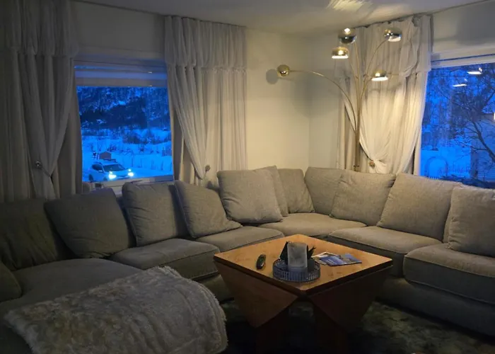 Vila Modern House In Front Of Midnight Sun Lavangen