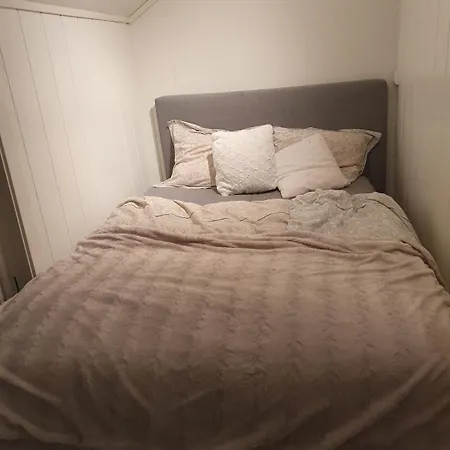 Modern House In Front Of Midnight Sun Villa Lavangen